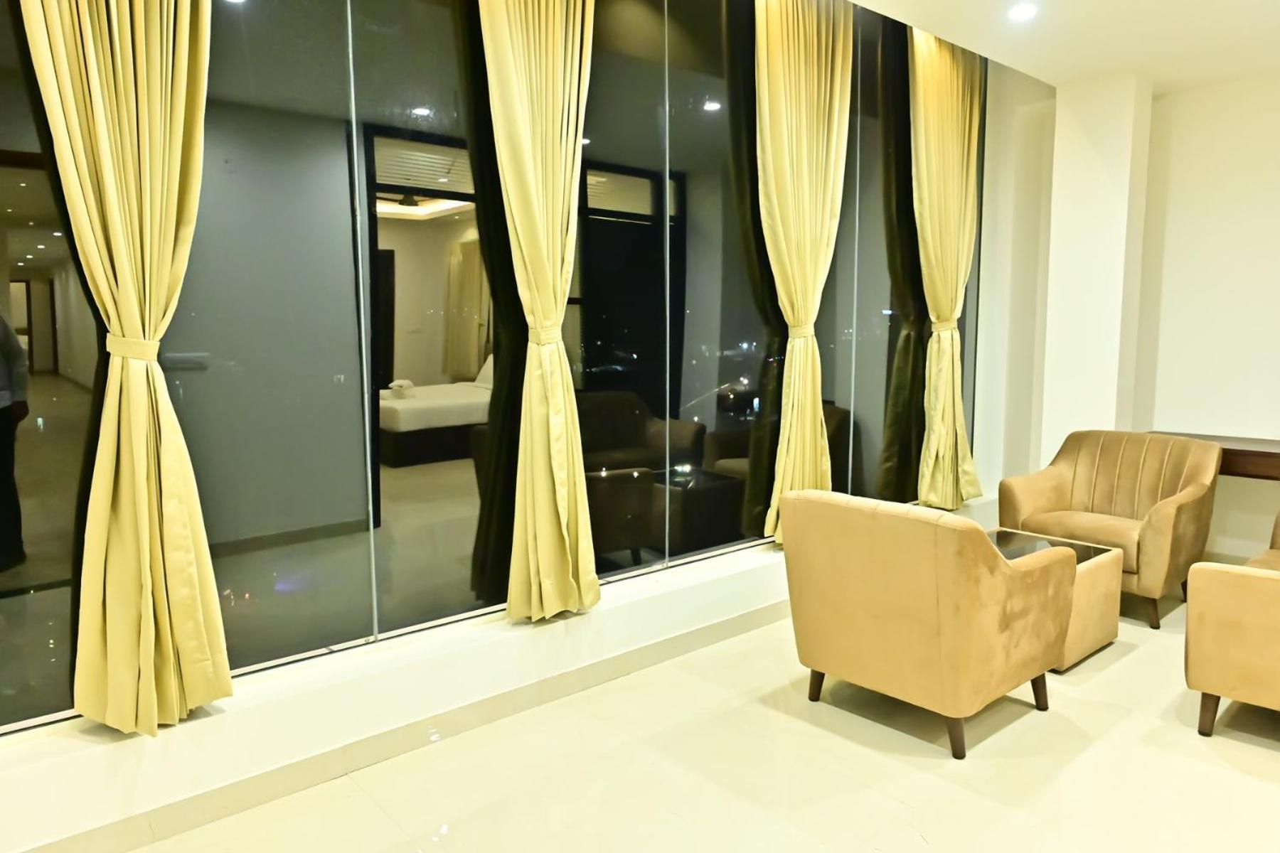 Downtown The Mallika Sapphire Chikmagalur Exterior photo